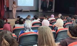 Altıntaş'ta öğretmen eğitimi dijital ekosistemi projesi tanıtım faaliyeti gerçekleştirildi