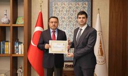 Vali Işın'dan Kaymakam Teltik'e başarı belgesi