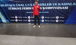 Kütahyalı Boksör Mehmet Turan Delibaş Türkiye üçüncüsü oldu