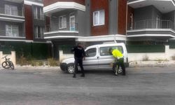 Tavşanlı'da hafif ticari araç bisiklete çarptı