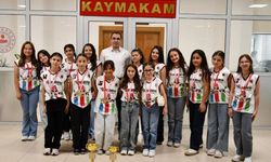 Tavşanlı'da şampiyon voleybol takımı kutlandı