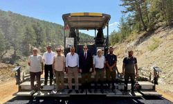 Hisarcık Kızılçukur-Alınören yolunda sıcak asfalt çalışması sürüyor