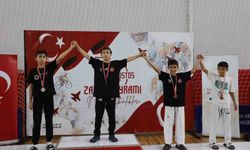 Kütahya'da 30 Ağustos Yıldızlar Taekwondo Zafer Kupası'nda ödül heyecanı