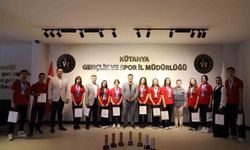 Tavşanlı'nın başarılı sporcuları 7 kupa ve 19 Türkiye derecesi elde etti