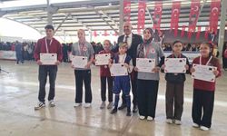Hisarcık'ta Cumhuriyet Bayramı yarışmalarında dereceye giren öğrenciler ödüllendirildi