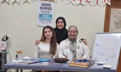 Kız yurdundaki 2 öğrenci 3 haftada Kur'an-ı Kerim okumaya başladı