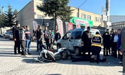 Tavşanlı'da otomobil ile motosiklet çarpıştı: 1'i ağır 2 yaralı