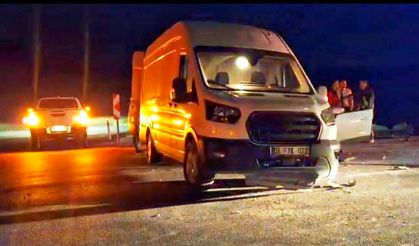 Hisarcık'ta otomobil ile minibüs çarpıştı: 3 yaralı