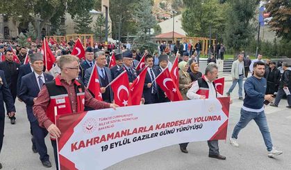 Kütahya'da Gaziler Günü'nde 'Kahramanlarla Kardeşlik Yolunda' yürüyüşü