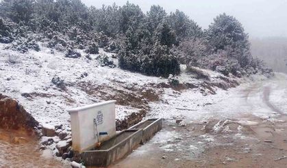 Hisarcık'ın Karbasan köyüne mevsimin ilk karı yağdı