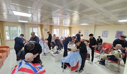 Kütahya'da kuaförlük öğrencilerinden huzurevi sakinlerine anlamlı ziyaret