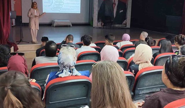 Altıntaş'ta öğretmen eğitimi dijital ekosistemi projesi tanıtım faaliyeti gerçekleştirildi