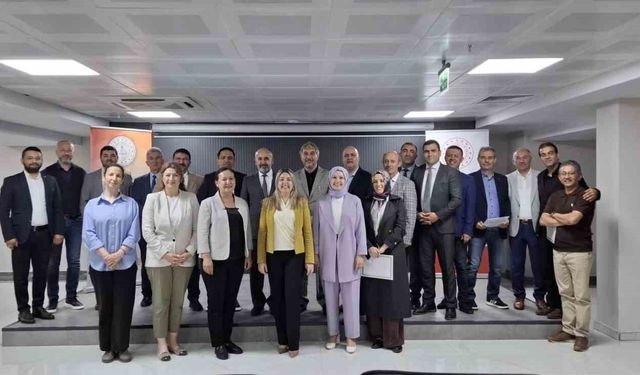 Kütahya'da Eğitim Kurumları Yönetici Yetiştirme Programı tamamlandı