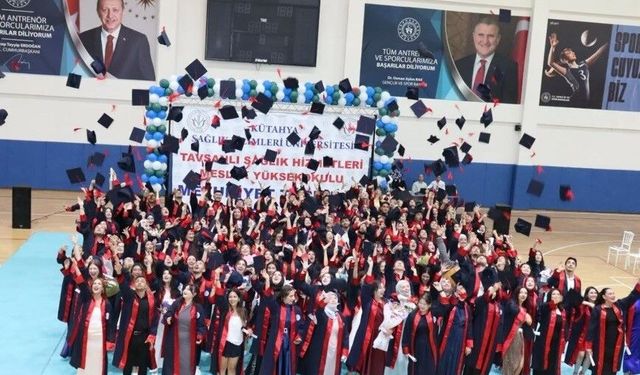 Tavşanlı'da geleceğin sağlıkçıları kep fırlattı