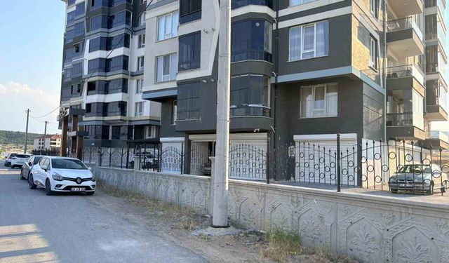 Alzaymır hastası kadın 5. kattan düşerek hayatını kaybetti