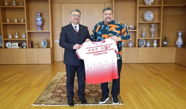 DPÜ Öğretim üyesi Mustafa Said Erzeybek, Kadın Curling Milli Takımı'nın tarihi başarısında teknik kadroda yer aldı