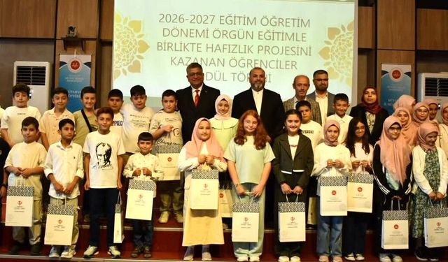 Kütahya'da hafızlık projesini kazanan öğrenciler ödüllendirildi