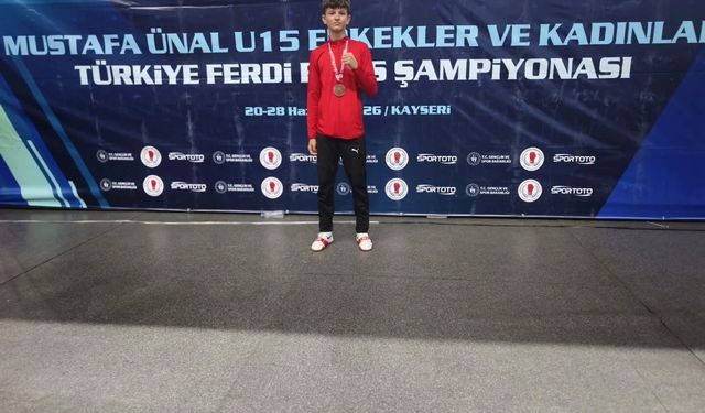Kütahyalı Boksör Mehmet Turan Delibaş Türkiye üçüncüsü oldu