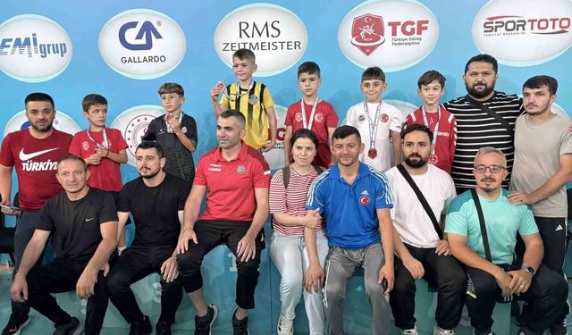 Minik pehlivan Ertuğrul Alp Tekin'den Türkiye Şampiyonası'nda çifte madalya