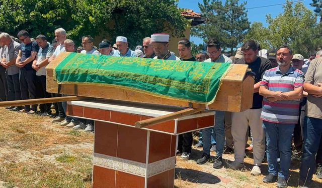 Sarı kantaron toplarken kayalıklardan düşerek ölen hastane teknikeri toprağa verildi