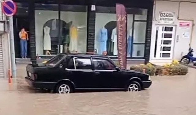 Tavşanlı'da sağanak hayatı olumsuz etkiledi
