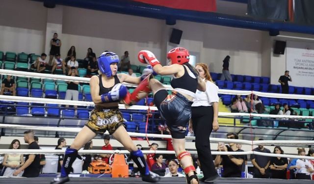 18. İller Arası Zafer Kupası Kick Boks Şampiyonası Kütahya'da gerçekleştirildi