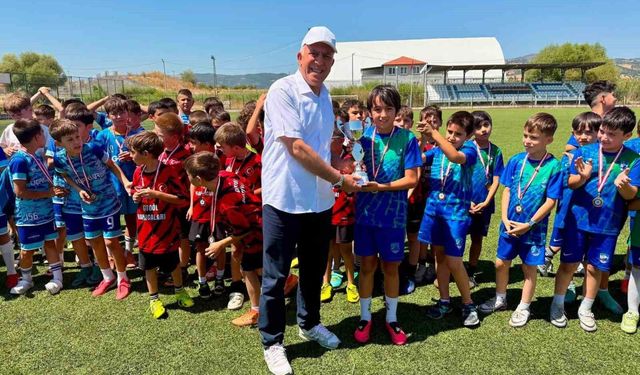 Hisarcık'ta 'Ethem Bal Kupası U10 Futbol Turnuvası' sona erdi