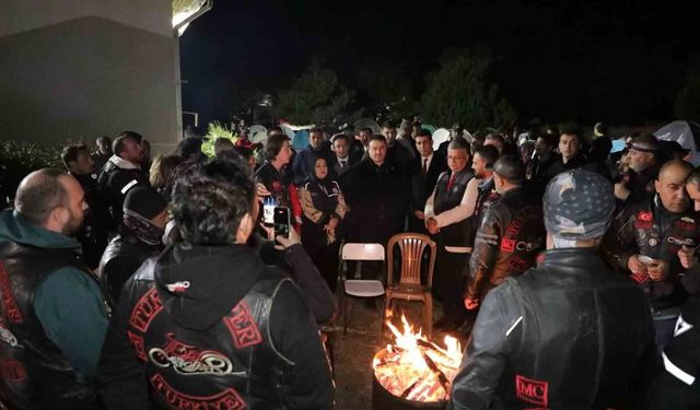 Vali Işın, Dumlupınar'daki Zafer Kampı'nda gençlerle buluştu