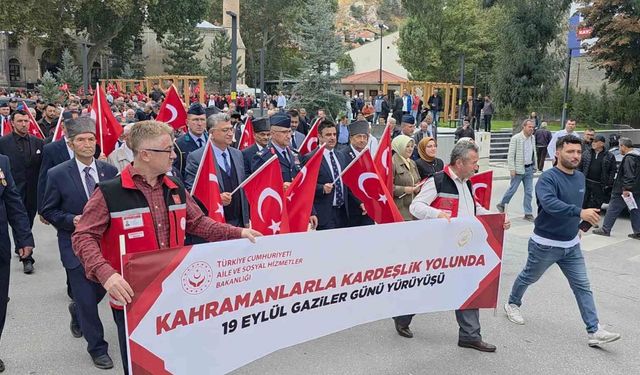 Kütahya'da Gaziler Günü'nde 'Kahramanlarla Kardeşlik Yolunda' yürüyüşü
