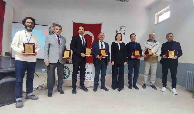 Altıntaş'ta 'Köyde Bilim' projesi sürdürülebilir tarım söyleşisiyle tamamlandı