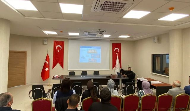 Altıntaş'ta okul idarecileri ve rehber öğretmenlere sosyal destek modeli anlatıldı