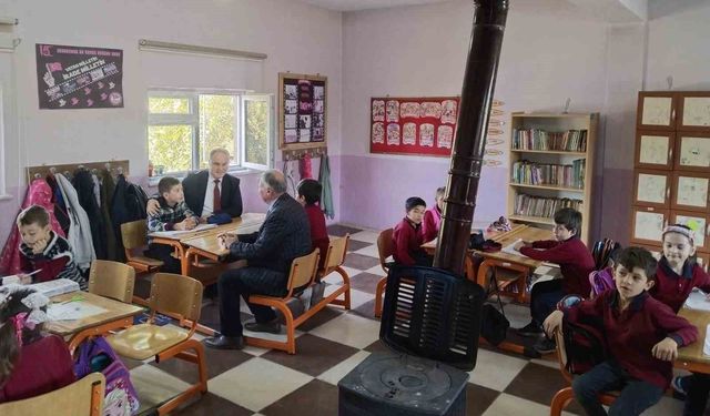 Aslanapa Kaymakamı Tosun, öğrencilerle bir araya geldi