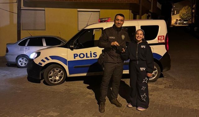Gediz'de 11 yaşındaki küçük kız bulduğu para dolu cüzdanı polise teslim etti
