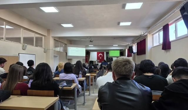 Gediz'de üniversite öğrencilerine güvenli ilişkiler eğitimi