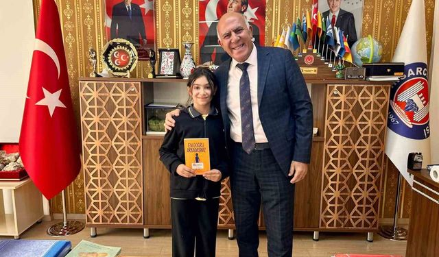 Hisarcık'ta kitap okuyan öğrenciye Başkan Demirtaş'tan destek