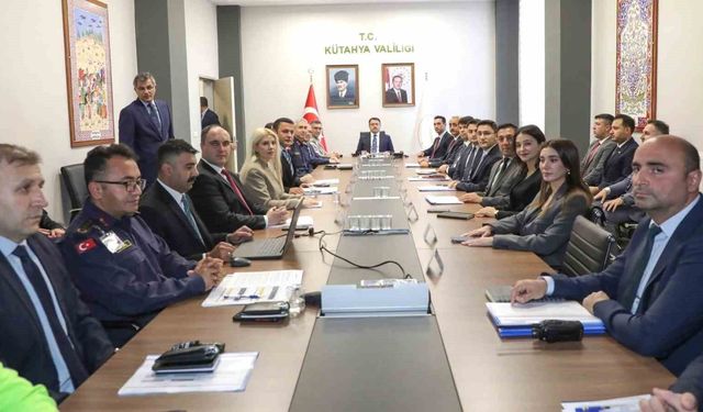 Kütahya'da uyuşturucu, kaçakçılık ve trafik güvenliği masaya yatırıldı
