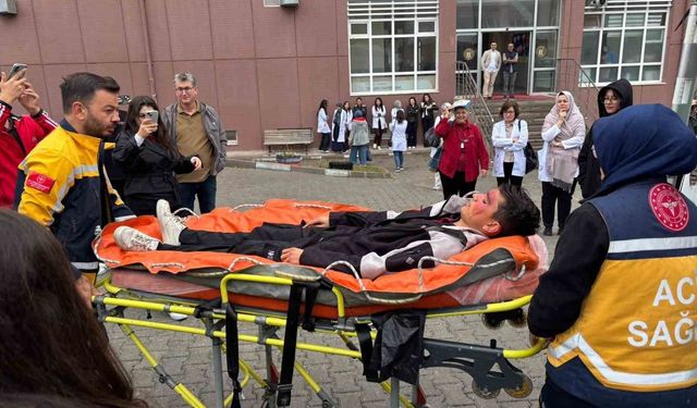 Tavşanlı'da liselilerden gerçeğini aratmayan deprem tatbikatı