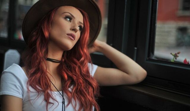 Emily Durmaz’ın kırmızı saçları olay oldu!