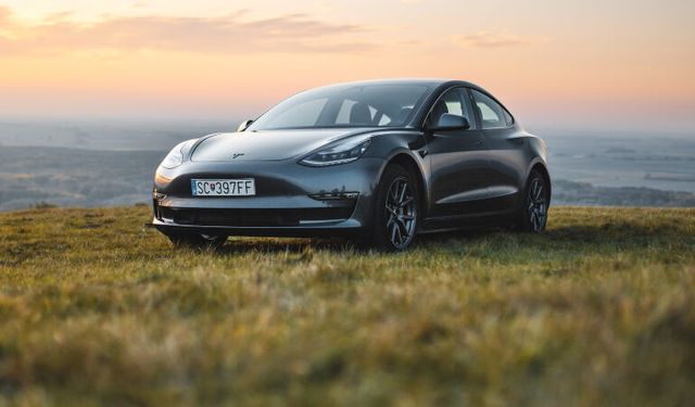Tesla iki modelinde indirim yaptı