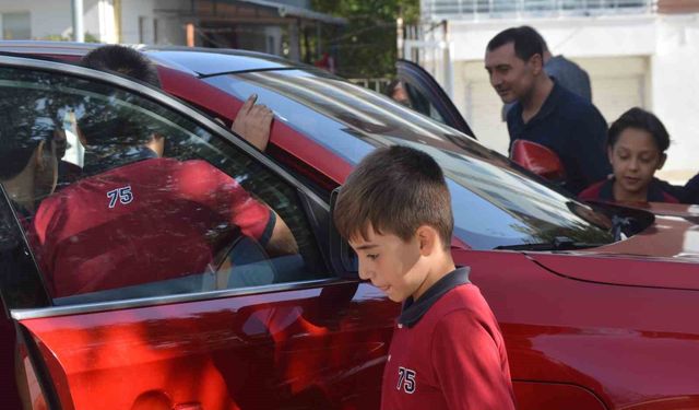 Tavşanlı’da öğrenciler yerli otomobil TOGG’u inceledi
