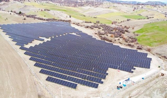 Gediz’de güneş enerji santrali elektrik üretimine başladı