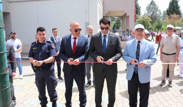 Dereköy Şehit Fatih Seven Ortaokulunda Bilim Fuarı açıldı