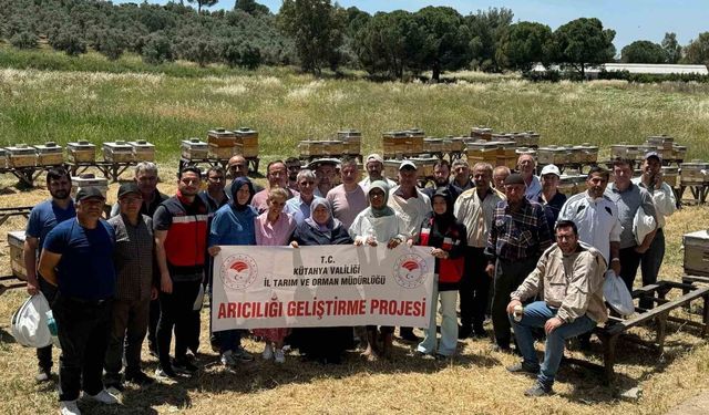 Kütahya’da ana arı ve arı sütü üretimi kursu