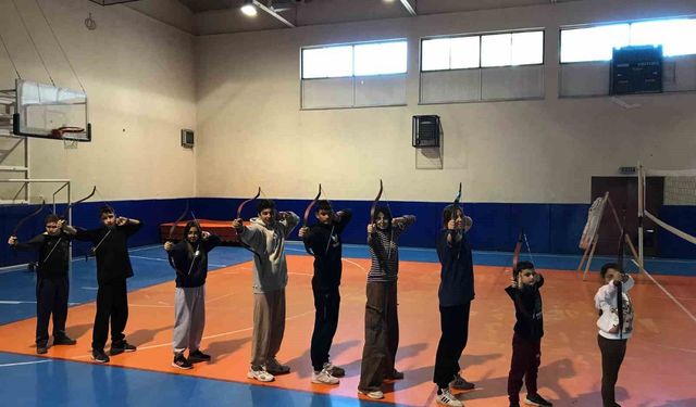 Gediz’de geleneksel Türk okçuluğuna ilgi artıyor
