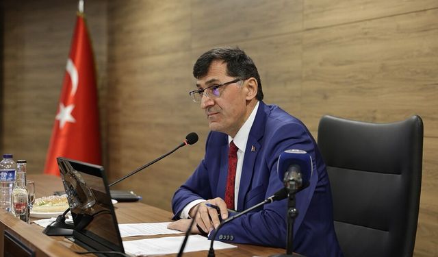 Başkan Kahveci Meclis Üyelerini alkışladı