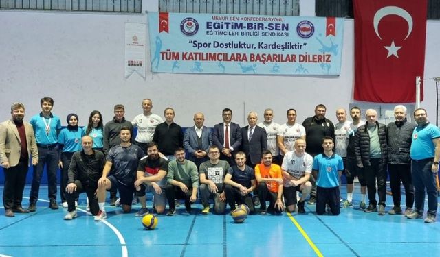 Kütahya’da ’eğitim çalışanları voleybol turnuvası’ başladı