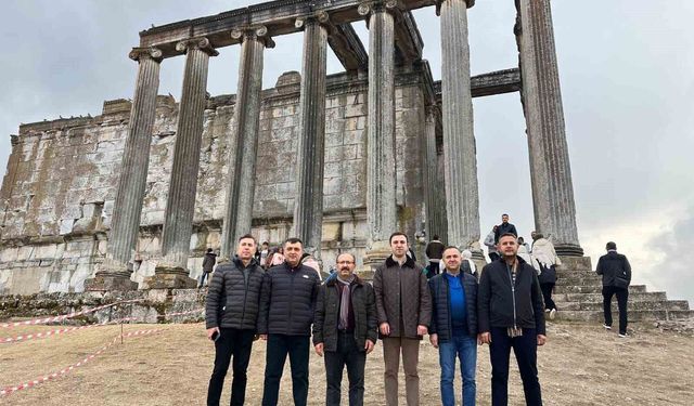 Yargıtay üyesi ve HSK heyeti Çavdarhisar Aizanoi Antik Kenti’ni ziyaret etti