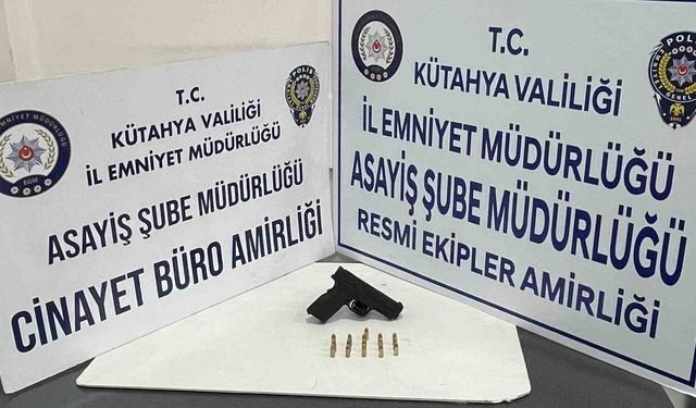 Kütahya’da bir araçta ruhsatsız tabanca ele geçirildi