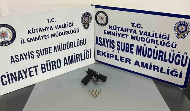 Kütahya’da ruhsatsız silah operasyonu, şüpheli kaçmaya çalışırken yakalandı