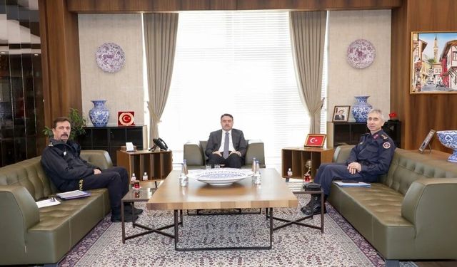 Vali Işın: "Vatandaşlarımızın güvenliği için gece gündüz demeden çalışmaya devam edeceğiz"